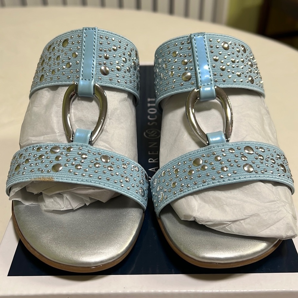 KAREN SCOTT
Eanna Sandals Size 6
